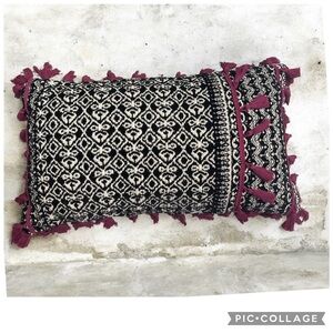 OPALHOUSE JUNGALOW BLACK & WHITE DAMASK PATTERN LUMBAR PILLOW MAGENTA TASSELS